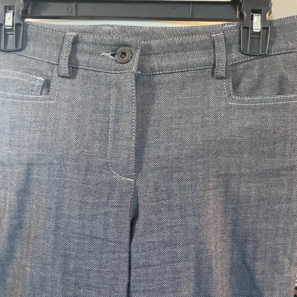 Worth gray herringbone design. Fitted to knee with slight flare - Picture 1 of 11